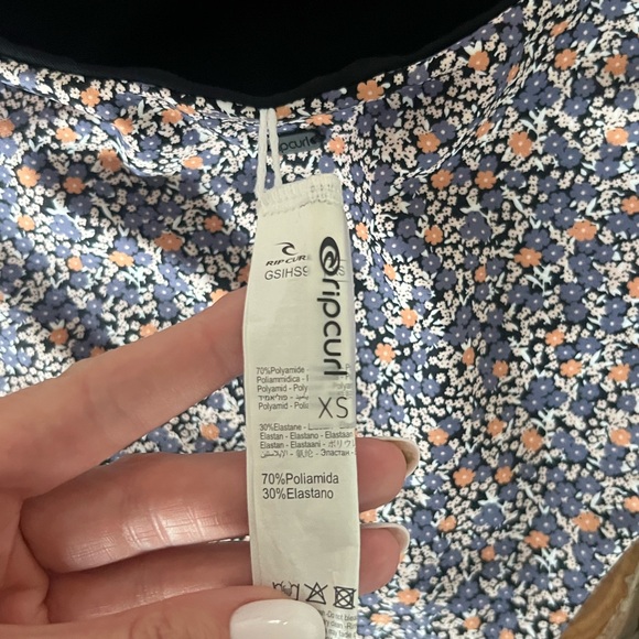 ✨SALE✨ NWOT Ripcurl Born at Bells reversible one piece - Picture 3 of 6